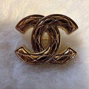 Fashion Jewelry Luxurious Button in Gold-tone CC Style